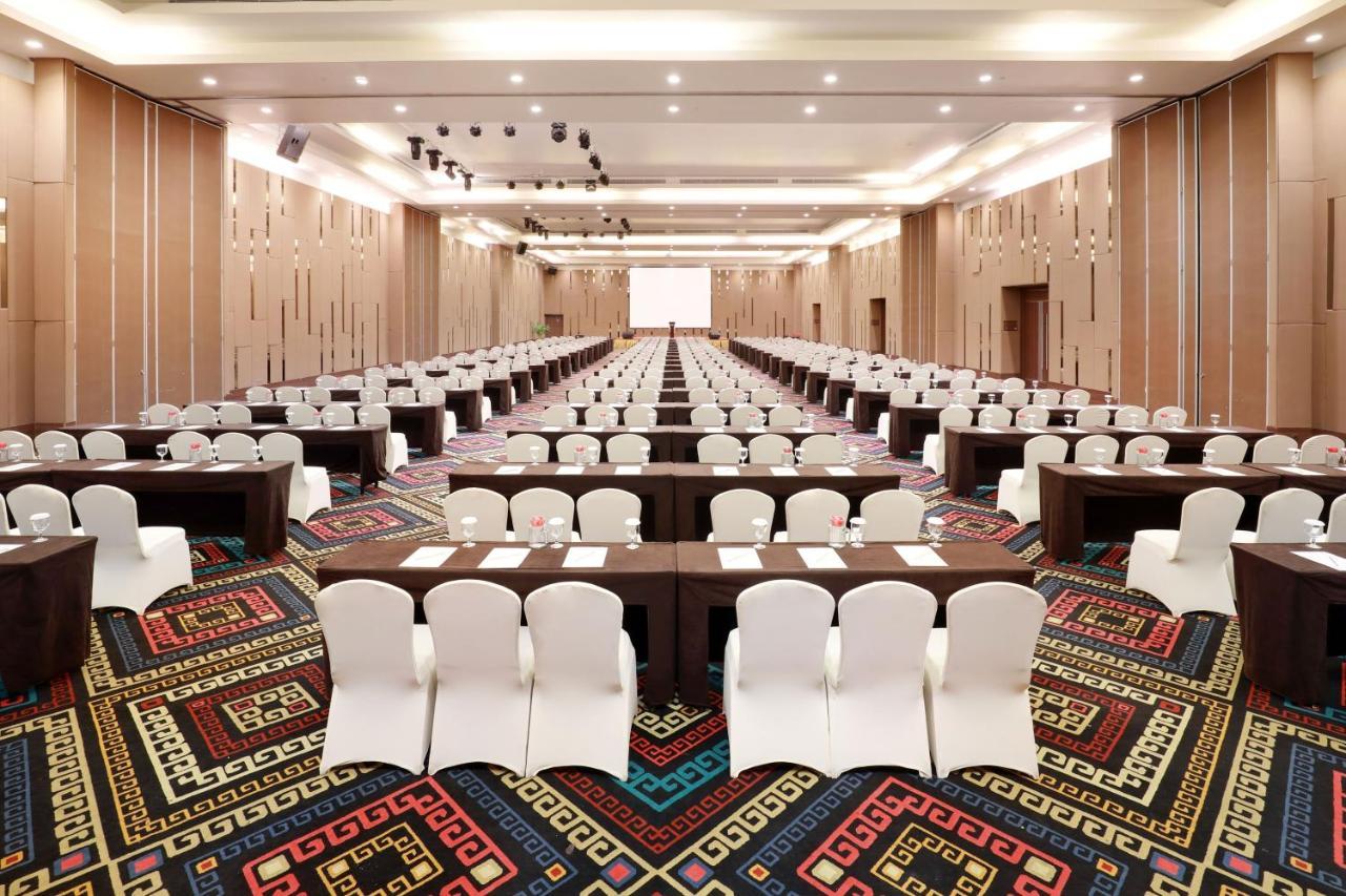 Aston Kupang Hotel & Convention Center Extérieur photo