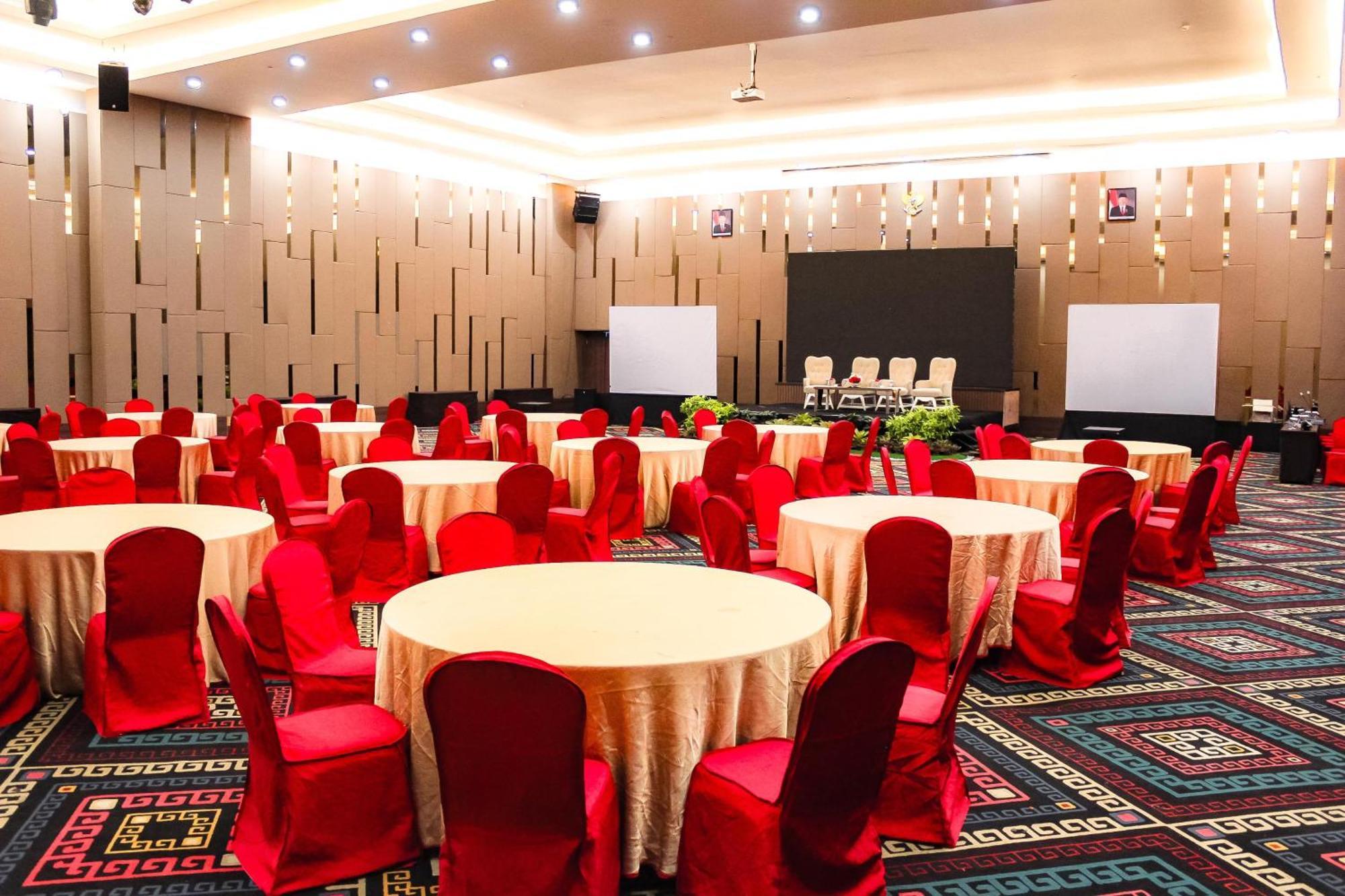 Aston Kupang Hotel & Convention Center Extérieur photo