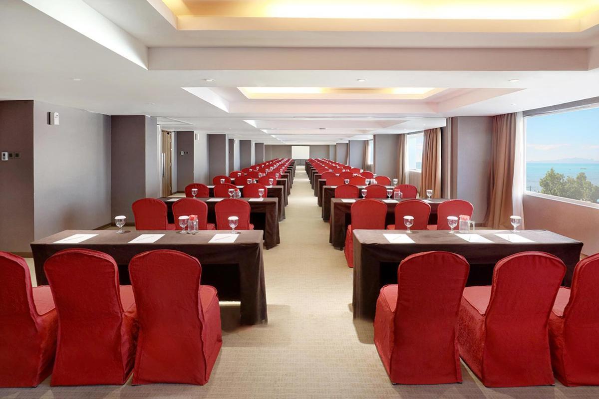 Aston Kupang Hotel & Convention Center Extérieur photo