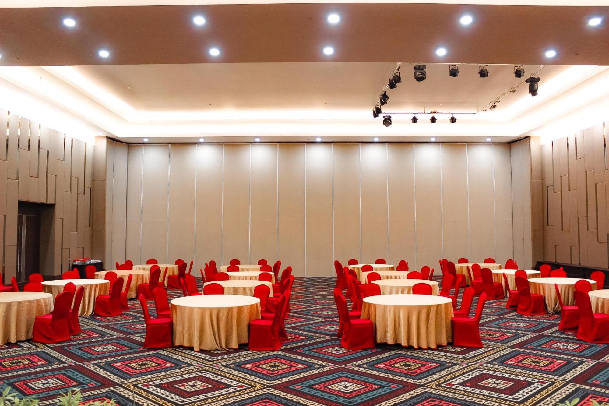 Aston Kupang Hotel & Convention Center Extérieur photo