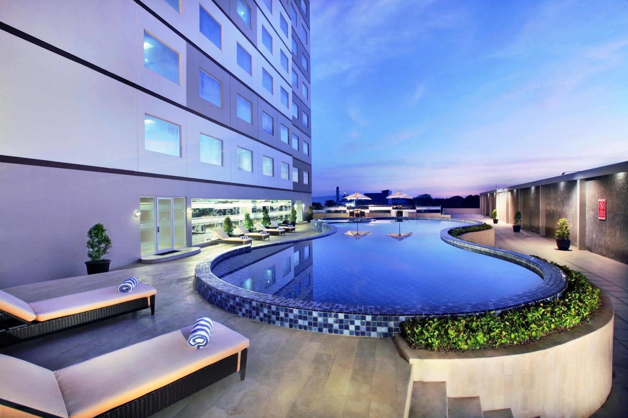 Aston Kupang Hotel & Convention Center Extérieur photo