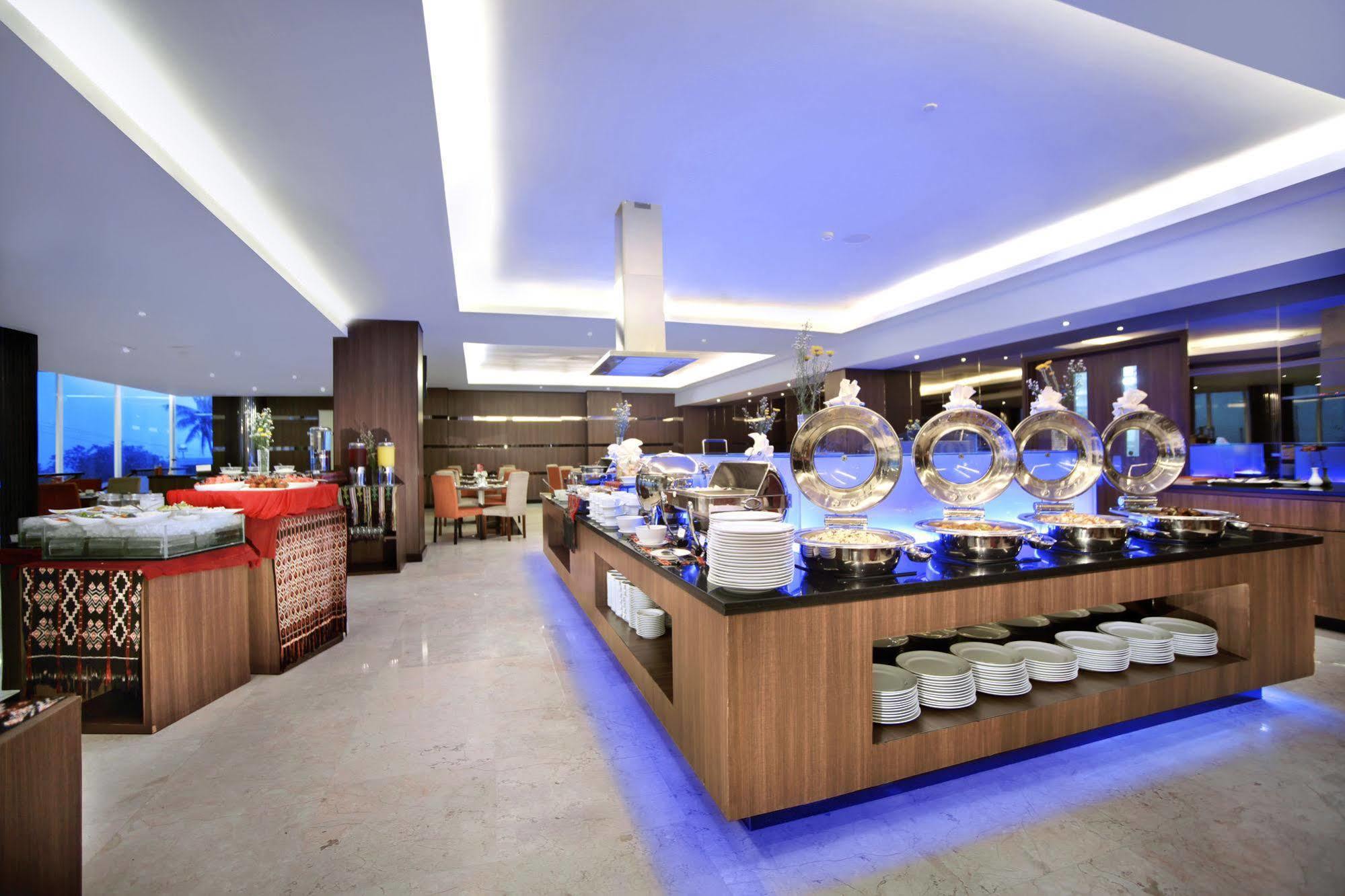 Aston Kupang Hotel & Convention Center Extérieur photo