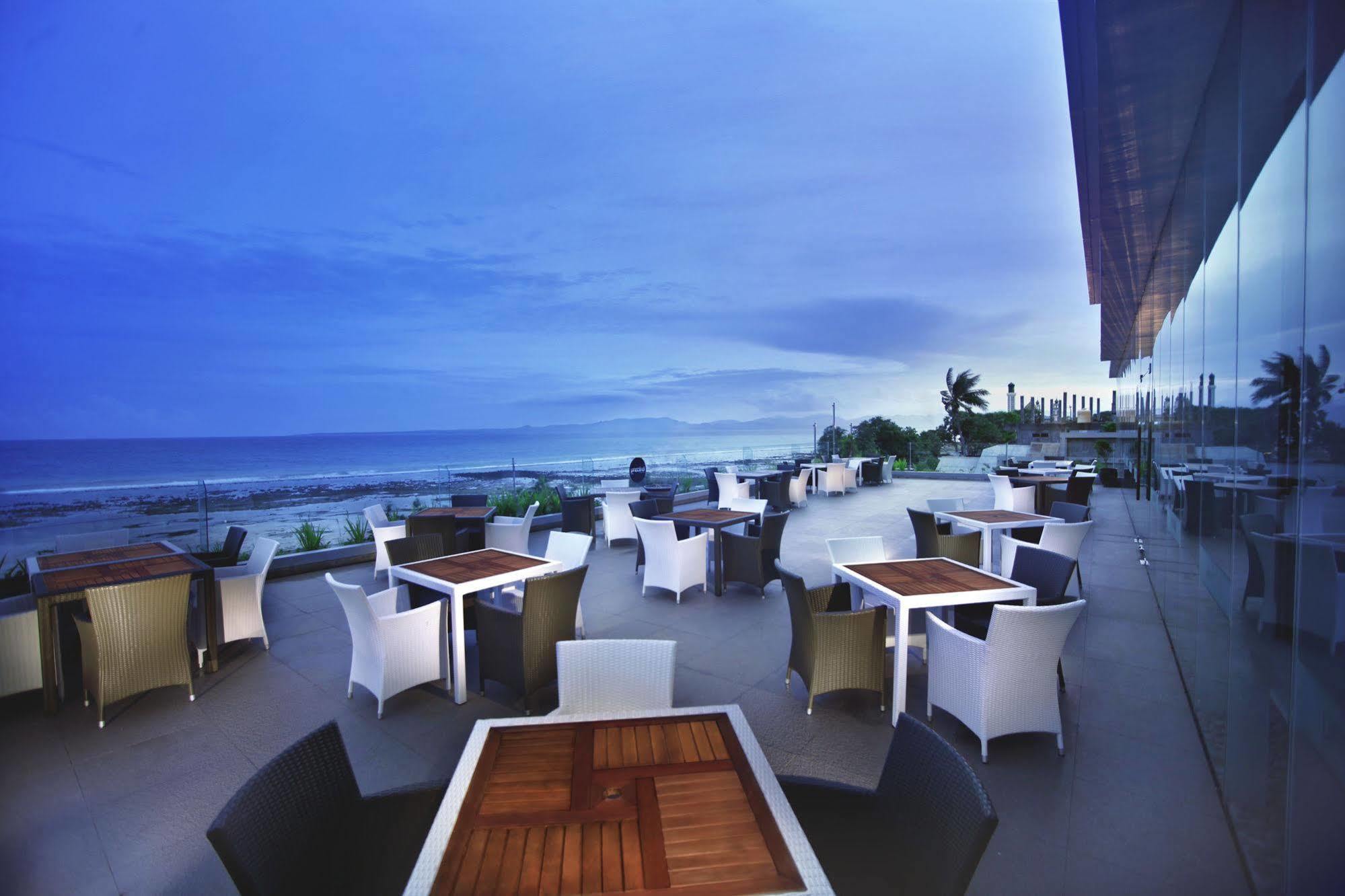 Aston Kupang Hotel & Convention Center Extérieur photo